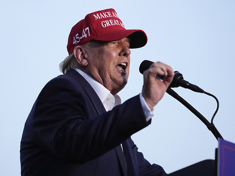 Rétention de documents classifiés par Trump: procédure annulée