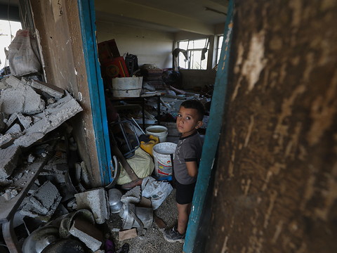 Attaques aériennes et tirs d'artillerie sur la bande de Gaza
