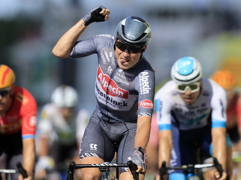 Un troisième bouquet pour Jasper Philipsen