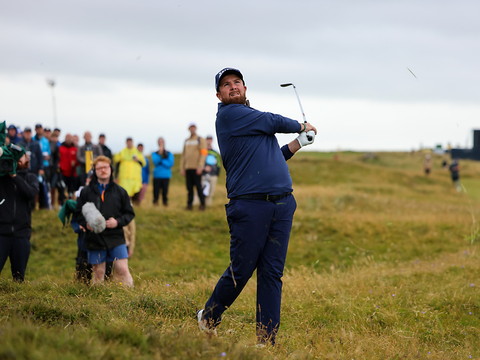 Lowry en tête après le 2e tour, McIlroy et Woods manquent le cut