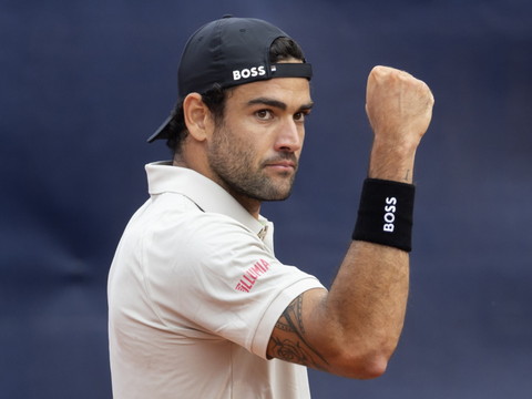 Matteo Berrettini dompte Stefanos Tsitsipas