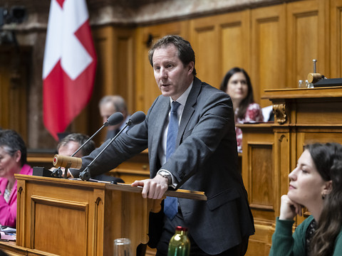 Aeschi repoussé au Palais fédéral: examen du MPC