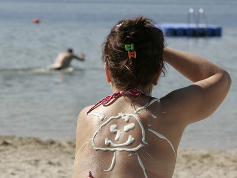 En Suisse, 10% de la population renonce à la crème solaire