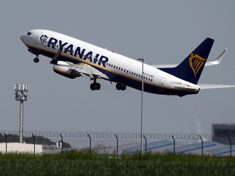 Ryanair divise son bénéfice trimestriel par près de deux