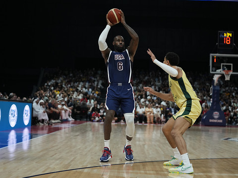 LeBron James porte-drapeau de la délégation américaine