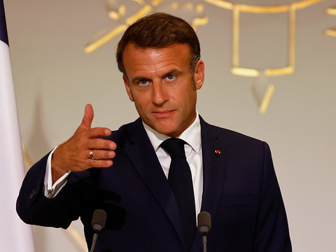 Macron: pas de nouveau gouvernement avant la fin des JO 