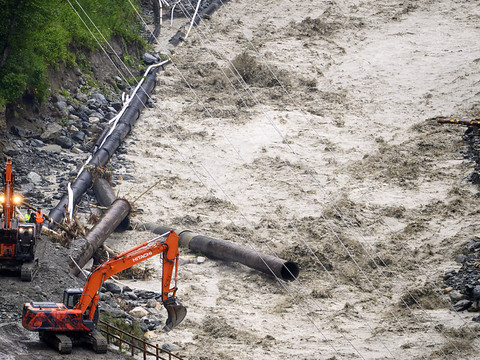 Forestiers mobilisés dans les vallées touchées par les crues