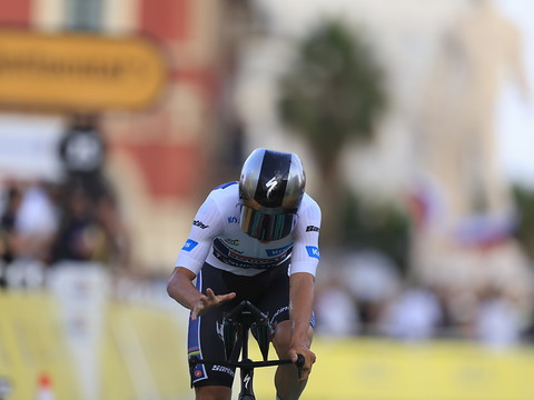 Contre-la-montre: des trous dans le bitume, déplore Evenepoel