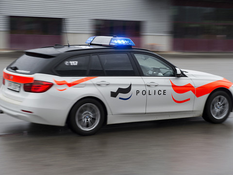 La police arrête un tireur armé dans un immeuble à Givisiez (FR)