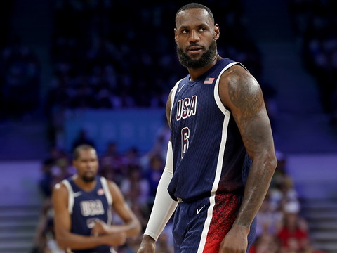 Les Etats-Unis dominent nettement la Serbie de Jokic