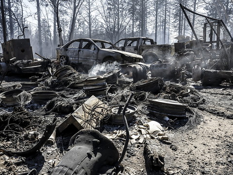 Californie: légers progrès dans la lutte contre le feu de l'année