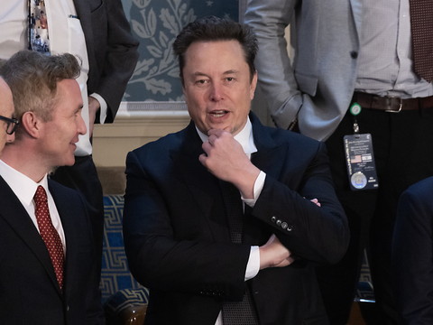 Musk critiqué pour le partage d'une fausse vidéo de Kamala Harris