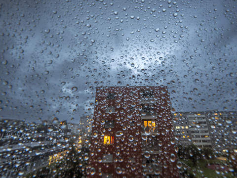 MétéoSuisse met en garde: violents orages attendus en soirée
