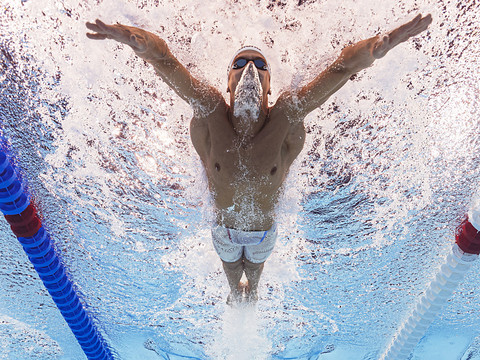 Ponti passe tranquillement en demies sur 100 m pap'