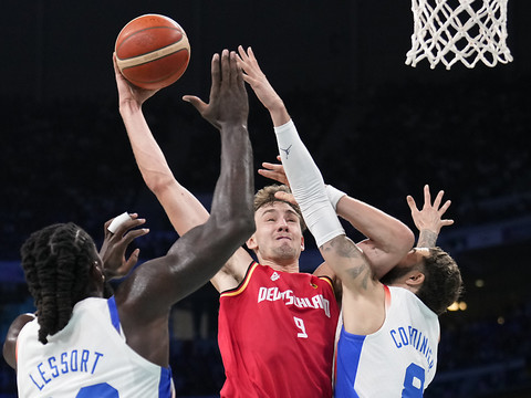 La France redescend sur terre