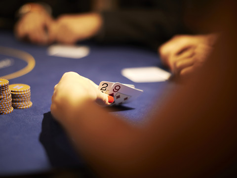 Hommes soupçonnés de triche au poker à l'aide de caméras en prison