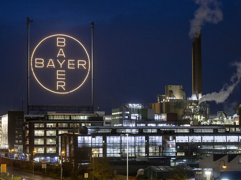 Bayer plonge dans le rouge au 2e trimestre, plombé par l'agrochimie