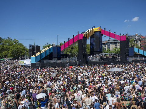 Zurich: dizaines de milliers de fans de technos à la Street Parade