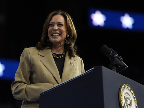 Kamala Harris devance Trump dans des Etats clés, selon des sondages