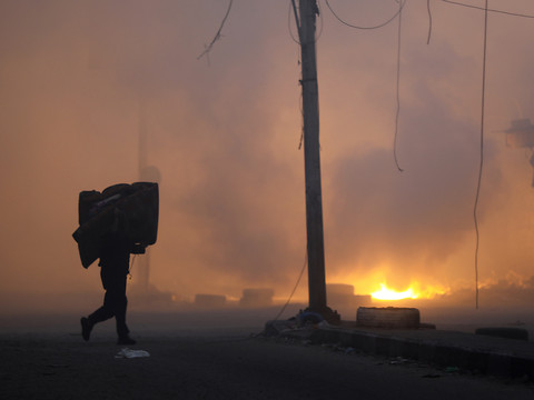 Des centaines de Palestiniens fuient dans le sud de Gaza