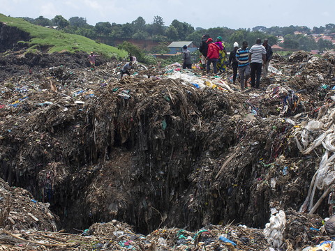Effondrement d'une décharge en Ouganda: le bilan monte à 19 morts