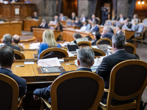 Une commission rejette le plafond des dépenses de l'armée suisse