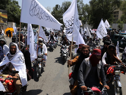 Les talibans célèbrent leur troisième anniversaire en fanfare