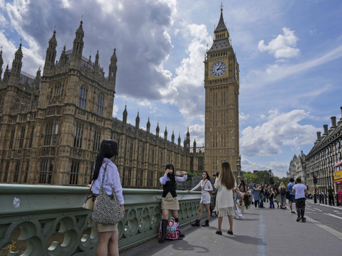 La croissance britannique ralentit légèrement au 2e trimestre