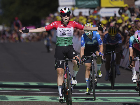 Blanka Vas remporte la 5e étape, Vollering chute et perd le jaune