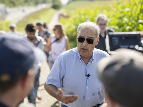 Guy Parmelin dit entendre le mécontentement des paysans