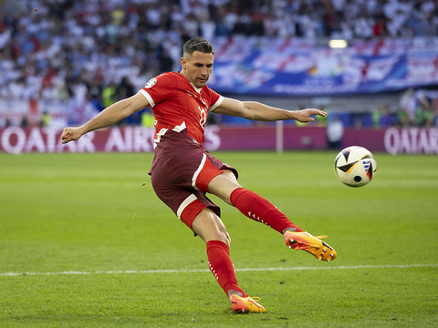 Premier League: Fabian Schär voit rouge
