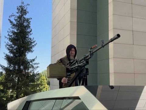 Le dirigeant tchétchène Kadyrov s'exhibe dans un 