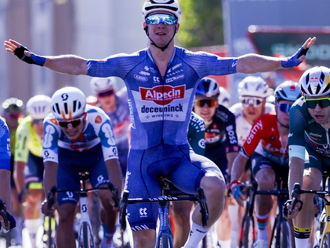 L'étape à Groves, le maillot rouge pour van Aert
