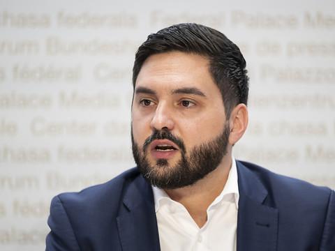 Des escrocs se font passer pour le coprésident du PS sur Internet