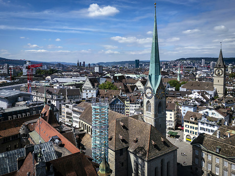 Une tour provisoire honore le rôle important des femmes à Zurich