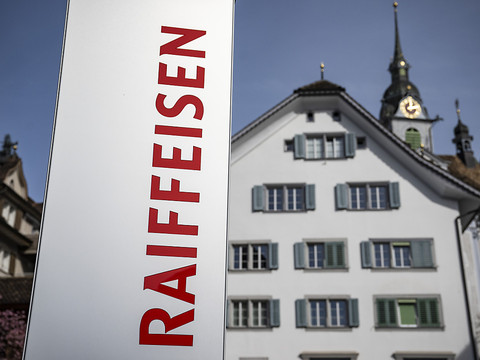 Les taux d'intérêt affectent le bénéfice semestriel de Raiffeisen