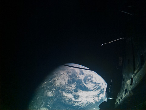 Juice a réussi son survol de la Terre et de la Lune
