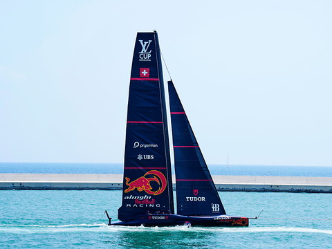 Alinghi réussit son entrée en matière à Barcelone