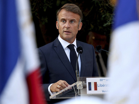Macron lance ses consultations pour sortir de l'impasse