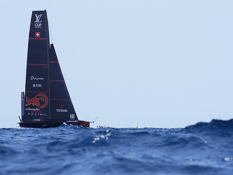 Alinghi termine sur une autre défaite