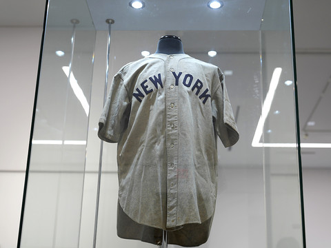 Un maillot de baseball vendu pour 24 millions de dollars