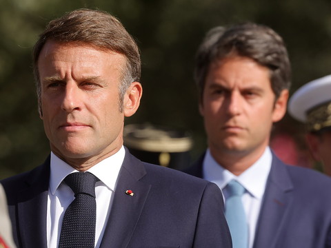 Macron écarte un gouvernement de gauche, nouvelles consultations
