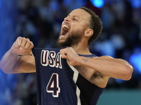Curry prolonge avec les Warriors jusqu'en 2027