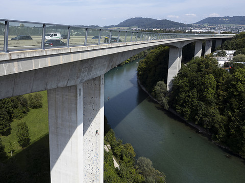 Des piliers de pont pour les mordus d'escalade à Berne