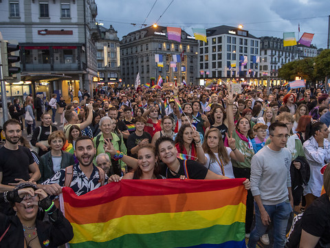 La communauté LGBTIQ défile à Lucerne