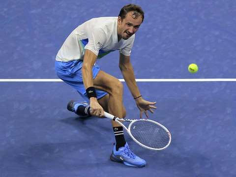 Medvedev et Swiatek prennent confiance avant les huitièmes