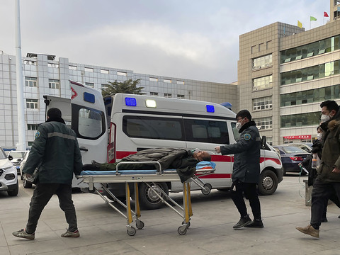Un bus scolaire percute des piétons en Chine: au moins 11 morts