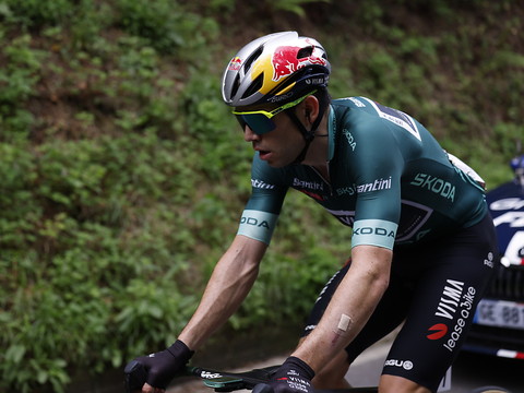 Van Aert contraint à l'abandon après une chute