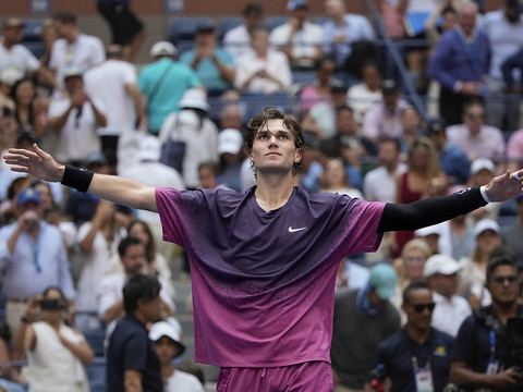 Draper bat De Minaur et jouera sa première demie en Grand Chelem
