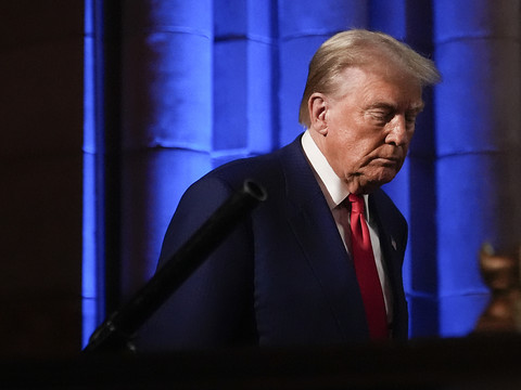 La juge au procès de Trump à Washington fixe un nouveau calendrier